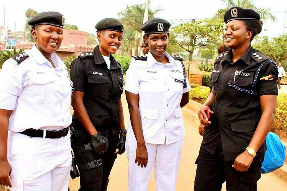 Female cops attract mob attention on roads