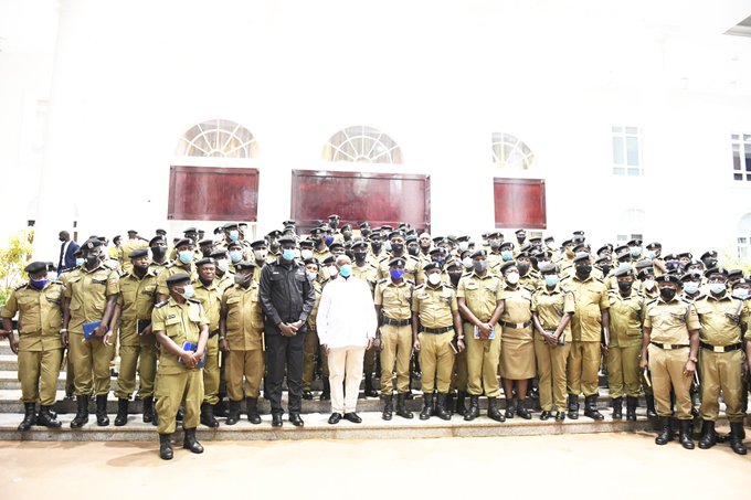 Stop being corrupt, brutalizing Ugandans- President Museveni tells police